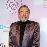 Neil Diamond has 'emotional' video call with Song Sung Blue cast